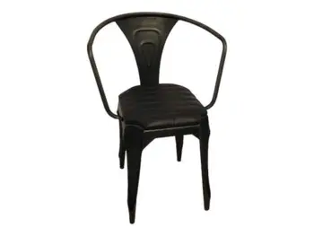 Jernstol med sort polstret lædersæde